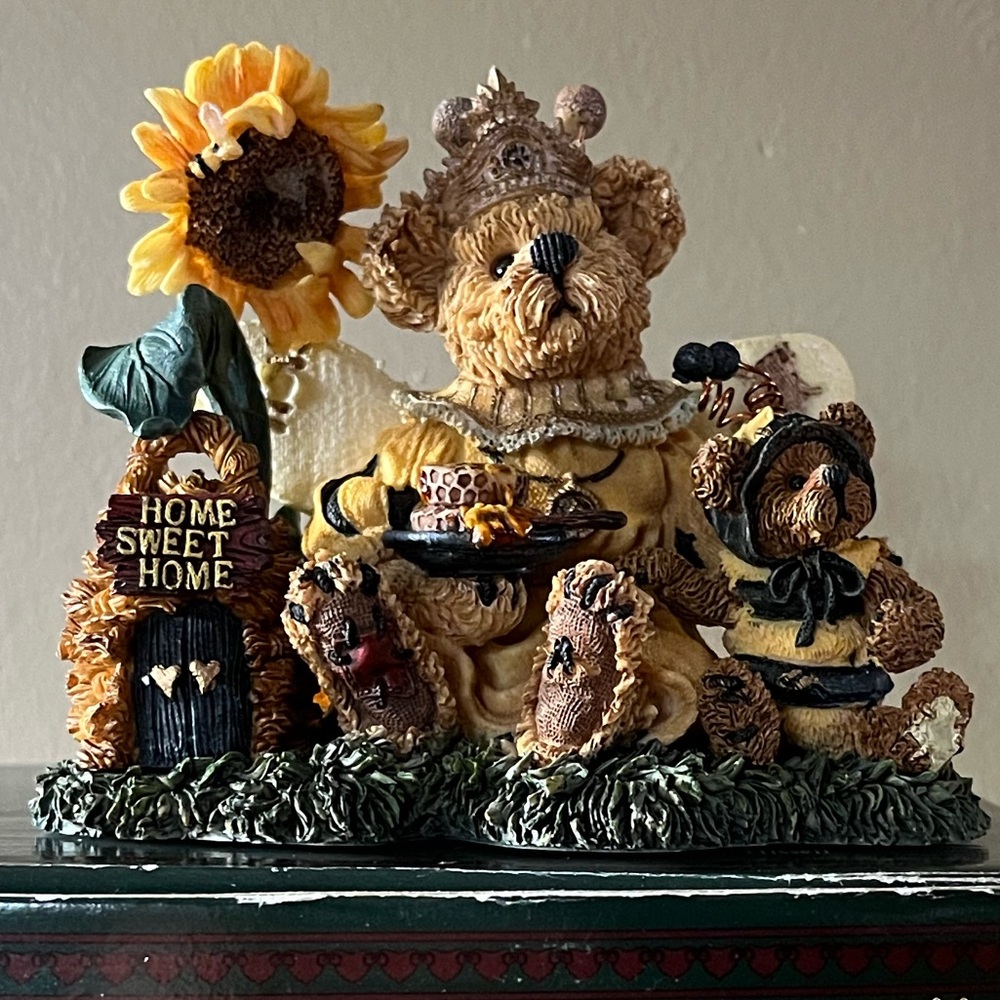 Boyds Bears & Friends Charming Bear Figurine with Sunflower Accent